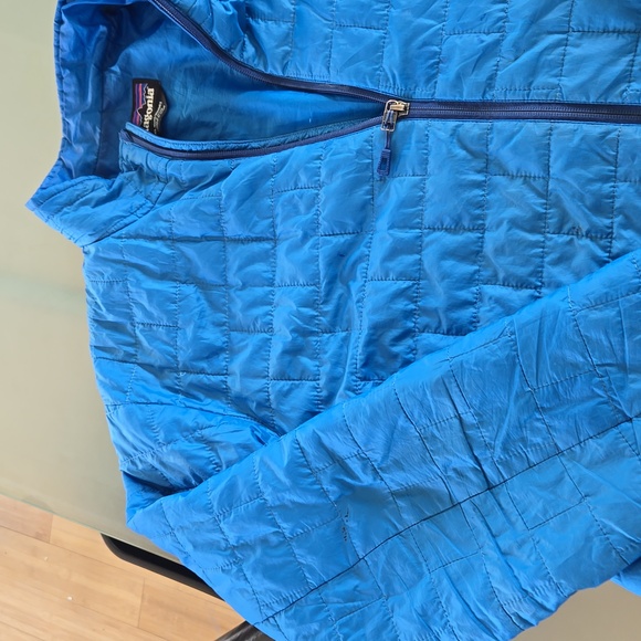 Patagonia Men's Puffer Coat - Picture 5 of 13